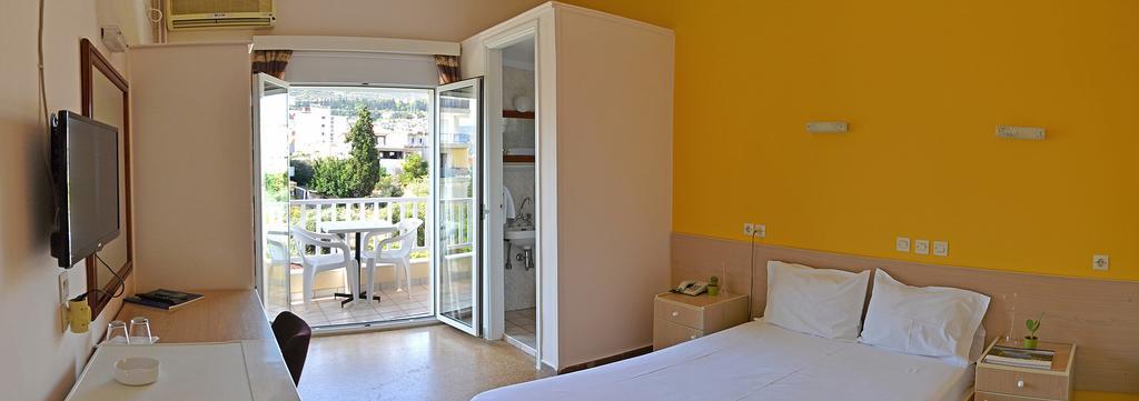 Hotel Miramare Ксилокастрон Екстериор снимка